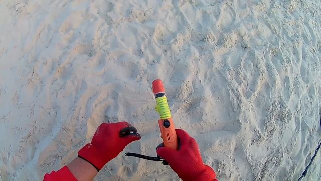 Ну вот-КТО ИЩЕТ ТОТ НАХОДИТ!Находку оценил сразу же!Пляжный поиск с металлоискателем Rutus Alter 71