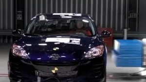Crash test Mazda 3 2010