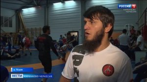 Олимпийский чемпион Мавлет Батиров провел мастер-класс для юных борцов Абазинского района