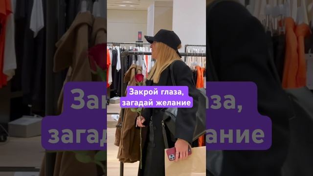 Подарили розу, девушка в восторге ? Актуальные цены и букеты в шапке профиля ? #цветы #букетроз смотреть онлайн