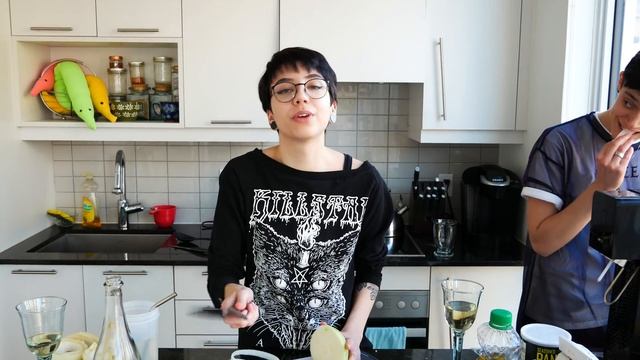 Making Onion Rings + Gossiping About Onision смотреть онлайн