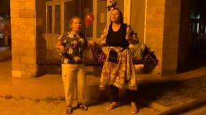 Крымские каникулы, авторская песня поёт Света в Евпатории.mp4