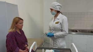 Закапывание сосудосуживающих капель в нос.