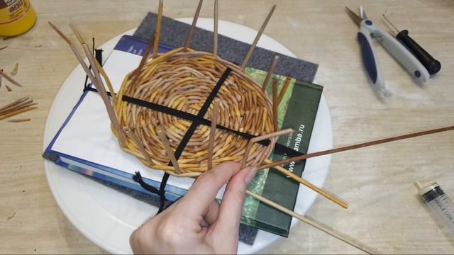 Плетем Дерево-бонсай из газетных трубочек 1! смотреть онлайн