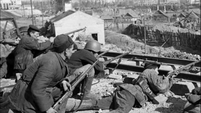 НАВОДЧИК "СОРОКАПЯТКИ". О работе на заводе в Сталинграде. Первые Бомбежки Сталинграда.Мемуары Солда смотреть онлайн