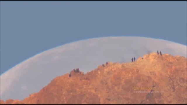 "Луна упала на Землю!" Фейк или нет? "Видео падения Луны на Землю снял фотограф около вулкана." смотреть онлайн