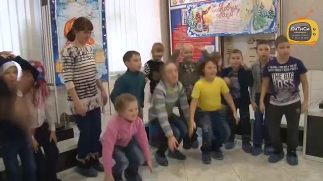 Сотрудники МЧС провели новогодний праздник для детей смотреть онлайн