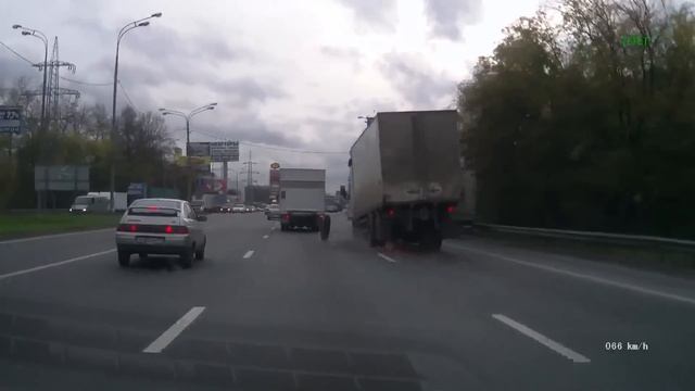 Колесо покатилось как торпеда на встречку смотреть онлайн