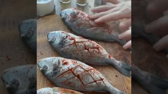Дорадо на сковороде