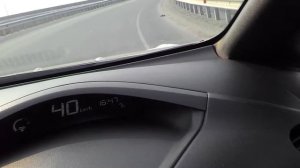 Nissan Leaf буксирует Nissan Leaf