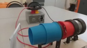 Демонстрация работы модели ионного двигателя.