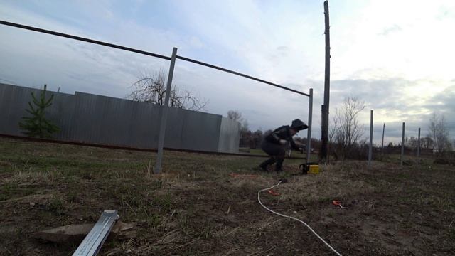 Забор на участке в одного 120 метров из профлиста!!! смотреть онлайн