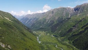 Озеро Туманлыкёль, река Клухор и Военно-Сухумская дорога. Июль 2021. DJI Mavic Mini.