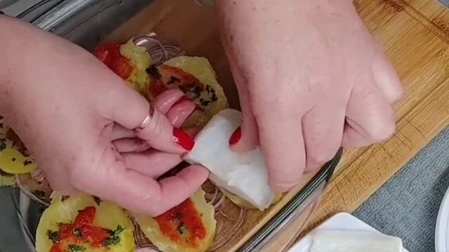 #быстрый и вкусный обед#треска с картофелем в духовке#