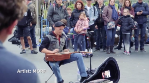 Завораживающее выступление уличного музыканта