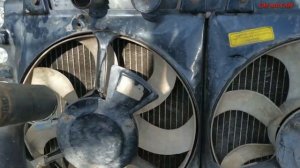 Замена радиатора системы охлаждения.Replacing the cooling radiator on a car.