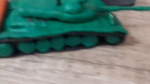 я слепил новый танк т- 100 лт из пластилина.