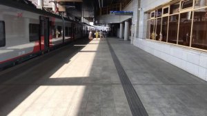 Поезд Ласточка РЖД на станции Минск-пассажирский на первом пути у первой платформы