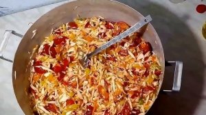 Очень вкусный салат из капусты, с помидорами, луком, морковью и болгарским перцем
