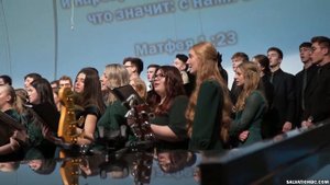 Пение «Пришёл в мир Спаситель…» — Молодёжный хор