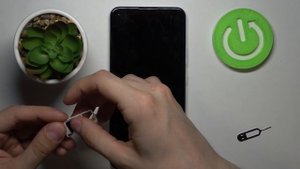 Как вставить Сим-карту и карту памяти в ZTE Blade V2020 / Настройка телефона