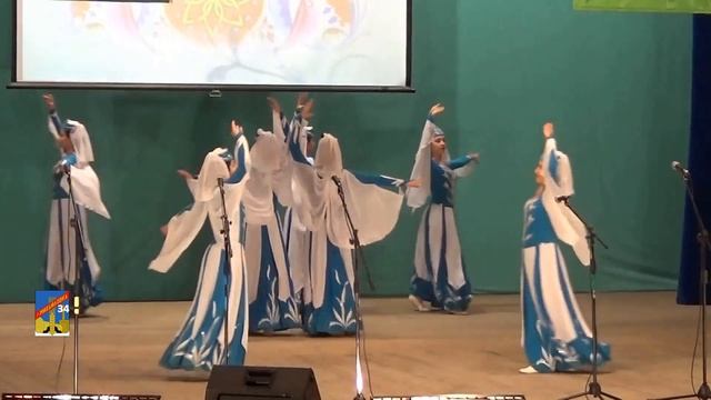 танцует армянский ансамбль 