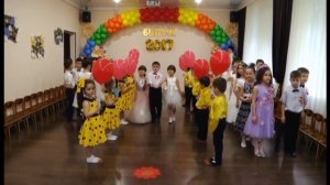 Выход детей на выпускной праздник 2017г.