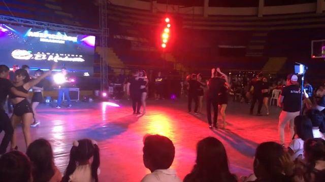 Bachata - Reyes Dance la Competencia смотреть онлайн