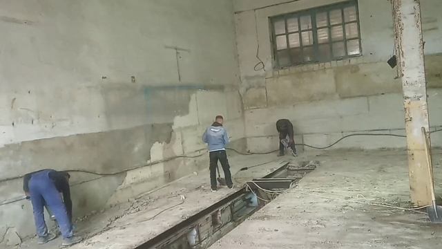 Реконструкция здания АТП под магазин.Демонтаж бетонной стяжки. смотреть онлайн