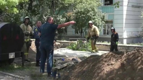 В Стаханове после нового обстрела со стороны ВСУ загорелся дом престарелых