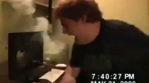 От страха разбил монитор.mp4