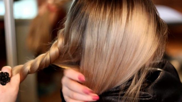 Праздничная прическа, вечерняя прическа. Romantic braided updo смотреть онлайн