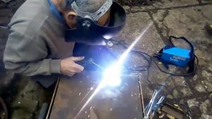 Ручная сварка инвертором Tesla Weld ММА 247.