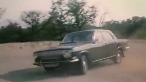 Тайна виллы (1992) - car chase scene #2