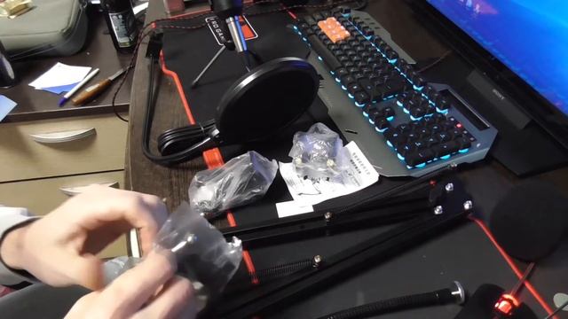 Распаковка микрофона Zeepin МК-F200FL , стойки и поп фильтра смотреть онлайн