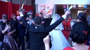 Как ЗАБИРАЮТ невесту с родительского дома! Смотреть до конца!