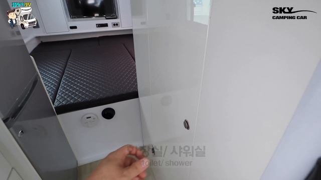 카운티캠핑카 올화이트 버젼출시!! 구매자의 취향대로 제작된 스카이카운티 올화이트 버스캠핑카 смотреть онлайн