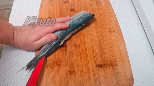 Разделать селедку без костей на филе. Разделать селедку гиф. Разделать селёдку на филе. Разделать селёдку на филе. Очистка селедки от костей.