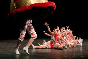 "Всё дело в шляпе", ансамбль "После уроков". "It's all in the hat", the ensemble "After school".