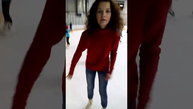 Катание на коньках в Ледовом дворце) смотреть онлайн