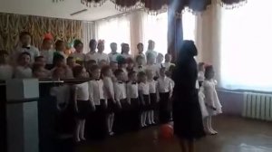 Дети поют песню на день учителя