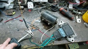 Генератор импульсов для проверки свечей зажигания и тахометра.