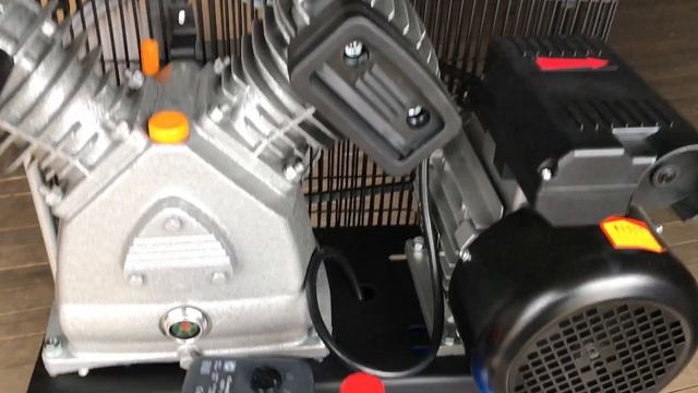 Gaisa Kompresors SB4/C-50.LB30AV Vertikalais. Поршневой компрессор СБ4/С-50.LB30AV 230V DIKOLAT