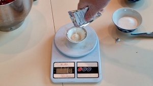 Сыровяленая колбаса говяжья с салом.