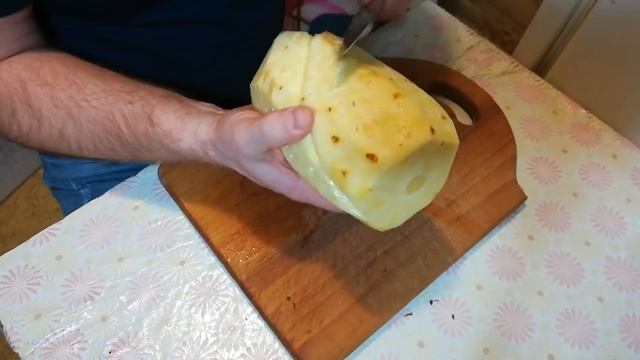 ЛАЙФХАК, как нарезать ананас, красиво подать к столу