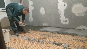 Заливаем пол в спальне Часть 1