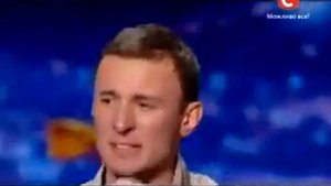 парень читает рэп на шоу "Талант"