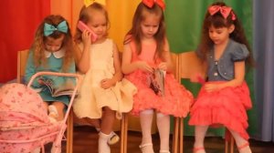 Танец с колясками.