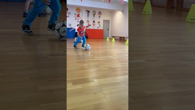 Занятия по футболу в Academkids. смотреть онлайн