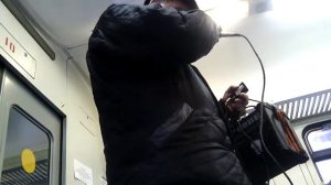 Мужик поёт в электричке в Перми